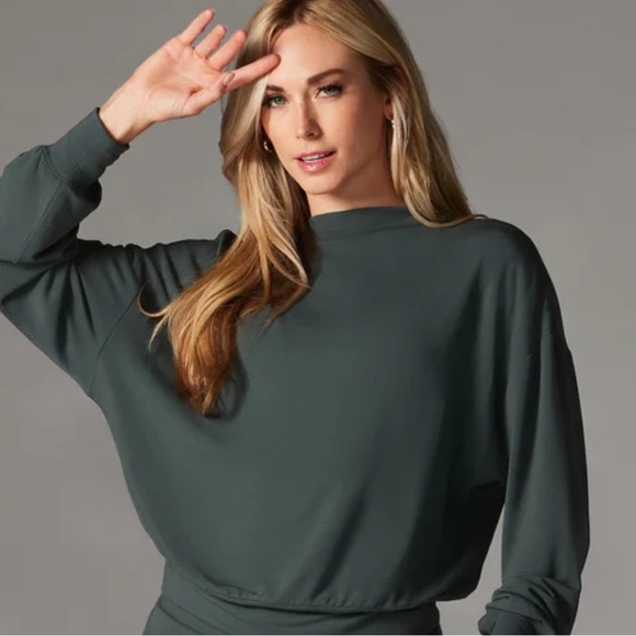 TaviLuxe Slope Crew Sweatshirt - Picture 1 of 11